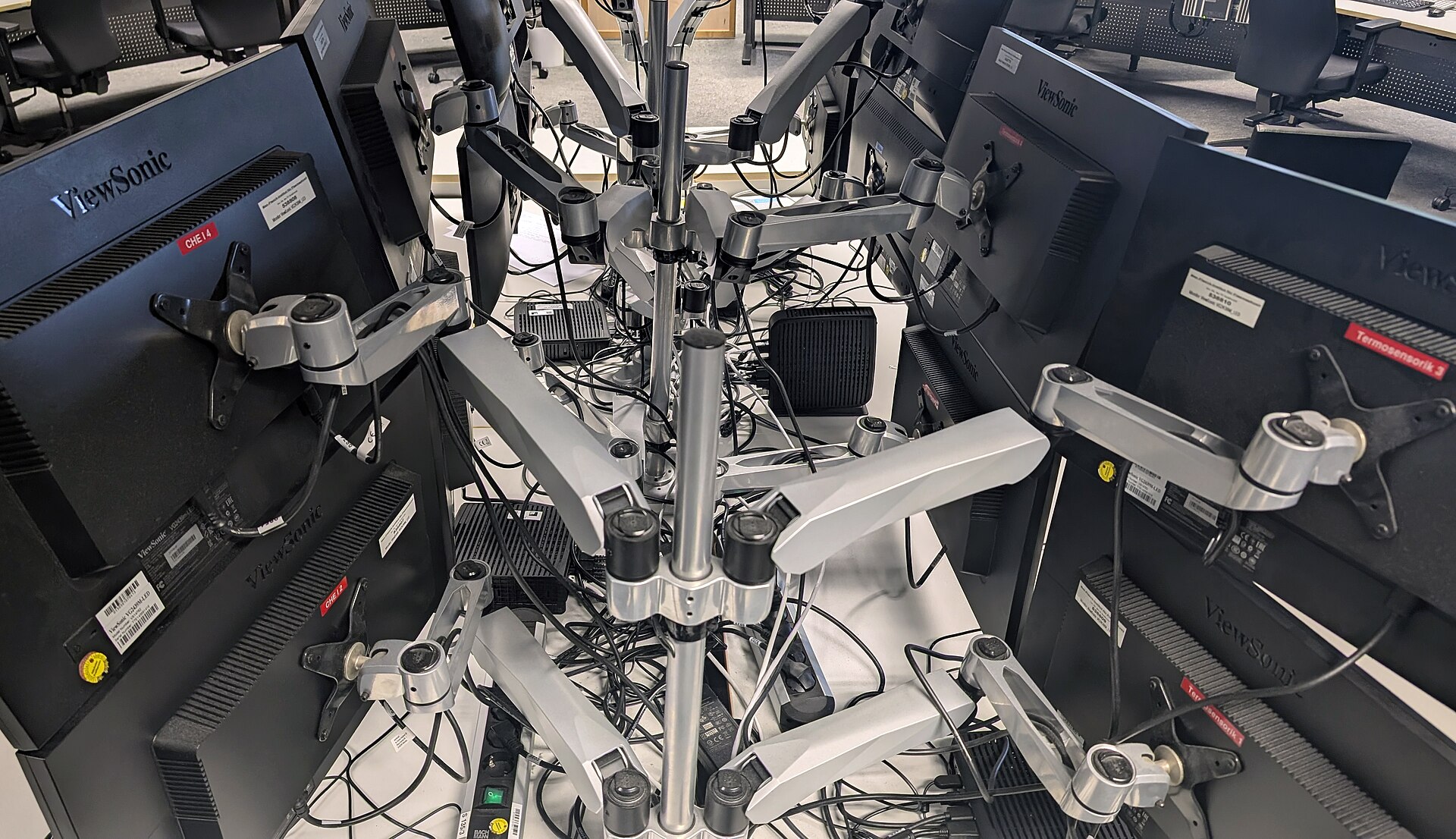 Institutional architecture detail